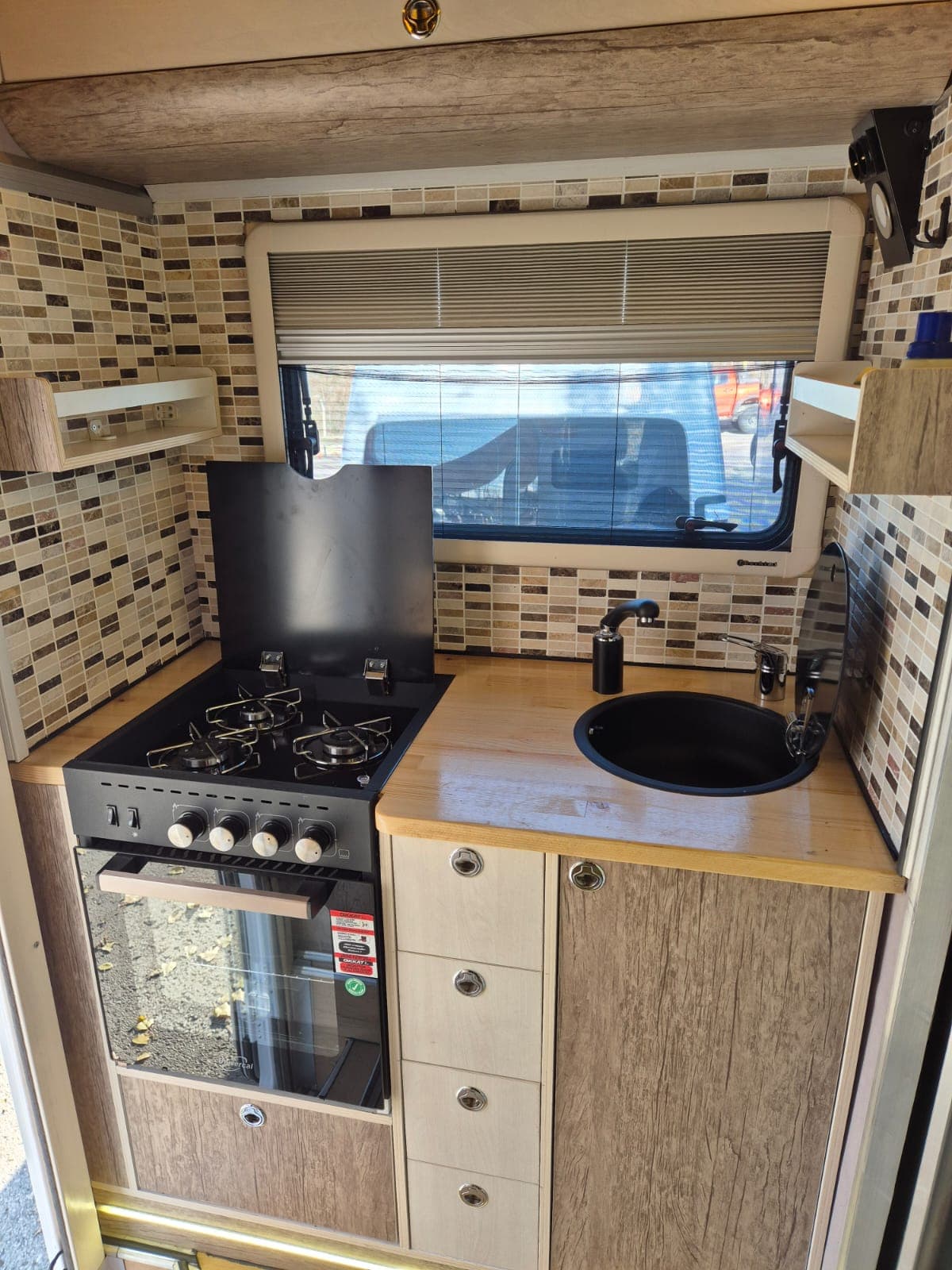 VW Transporter 4 Yetişkin + 1 Çocuk