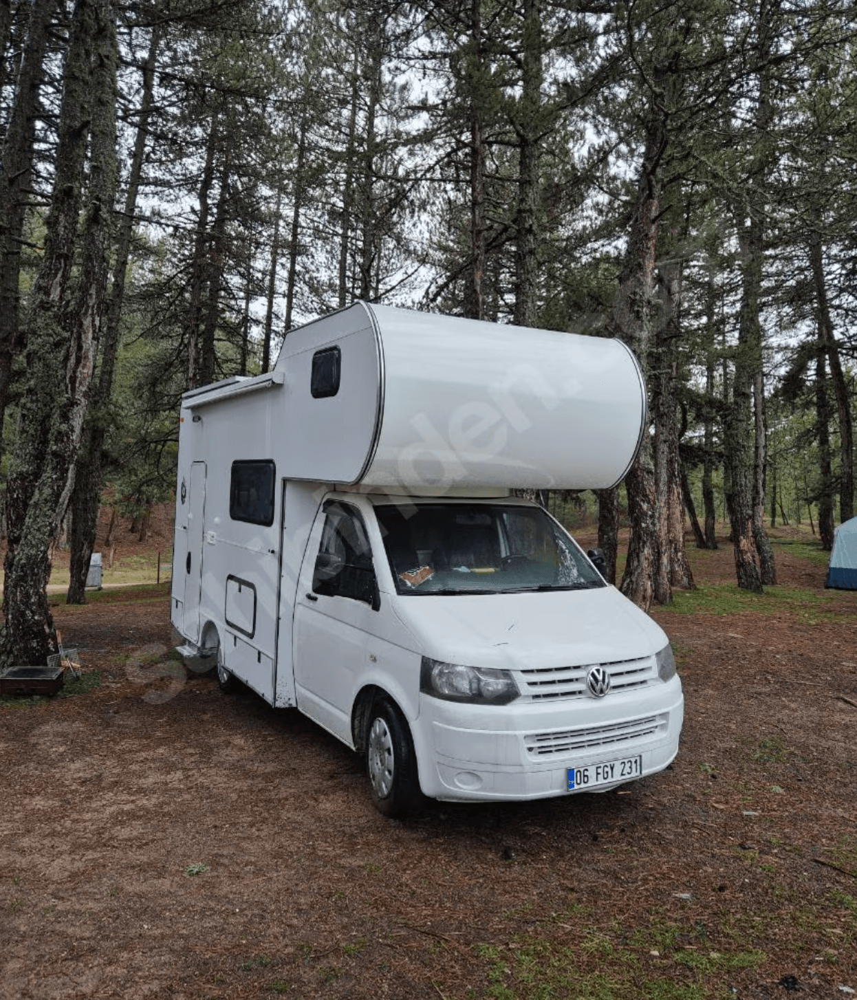 Karavan yatak ve depolama alanı